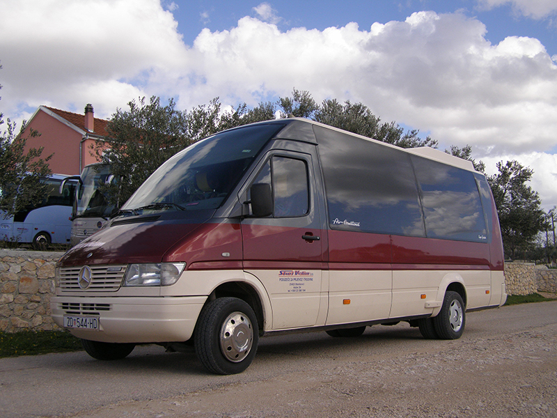 Mercedes Sprinter 17+1 putnik